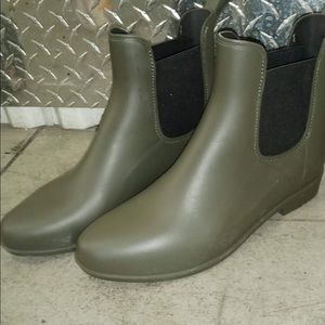 Women’s Sz 9 Chelsea Rain Booties